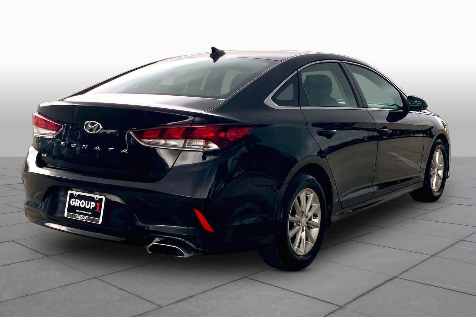 Used 2019 Phantom Black Hyundai SE image 13