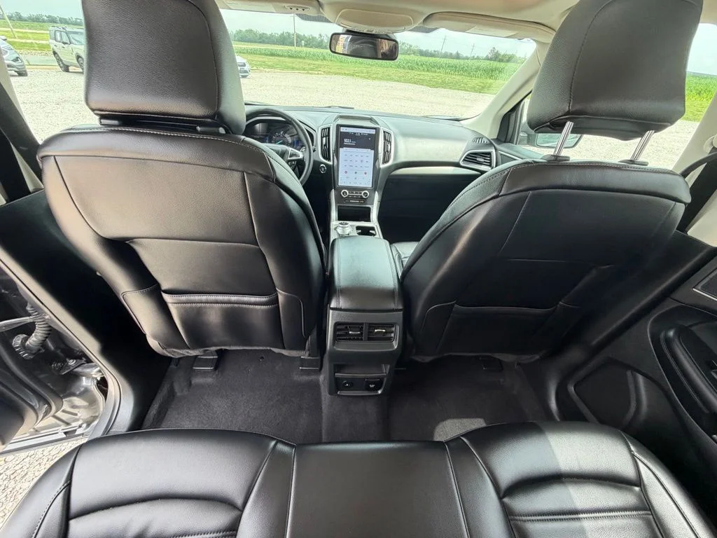 Used 2024 Gray Ford SEL image 25
