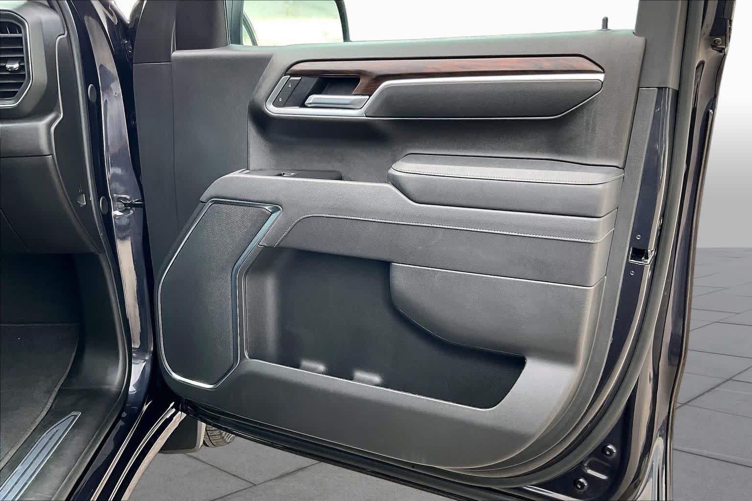 Used 2026 Titanium Rush Metallic GMC SLT image 23