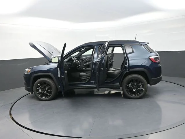 New 2026 Fathom Blue Pearl-Coat Exterior Paint Jeep Latitude image 33