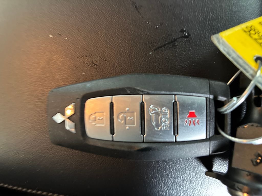 Used 2024 Silver Mitsubishi SE image 28