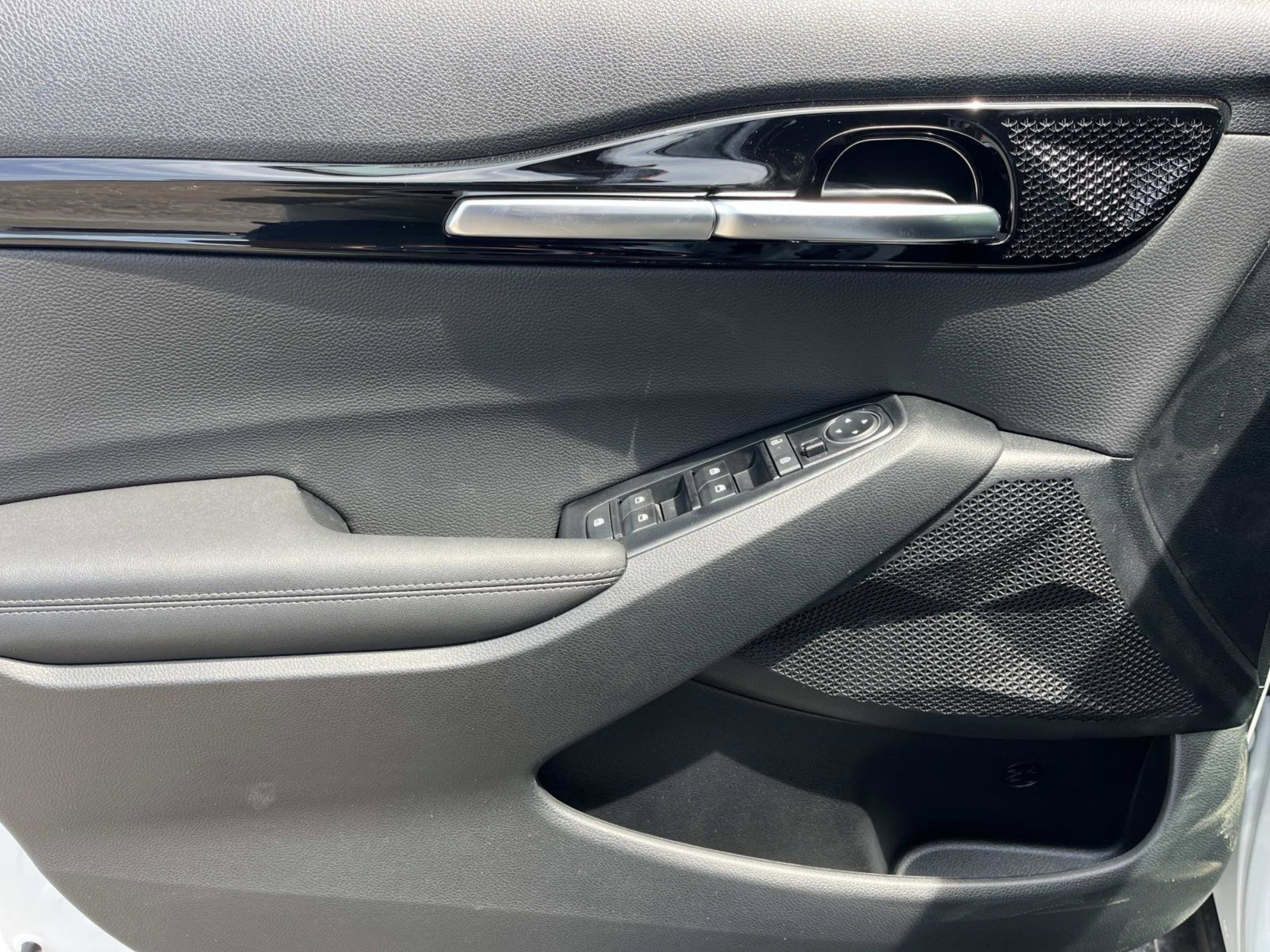 New 2026 Snow White Pearl Kia EX image 19