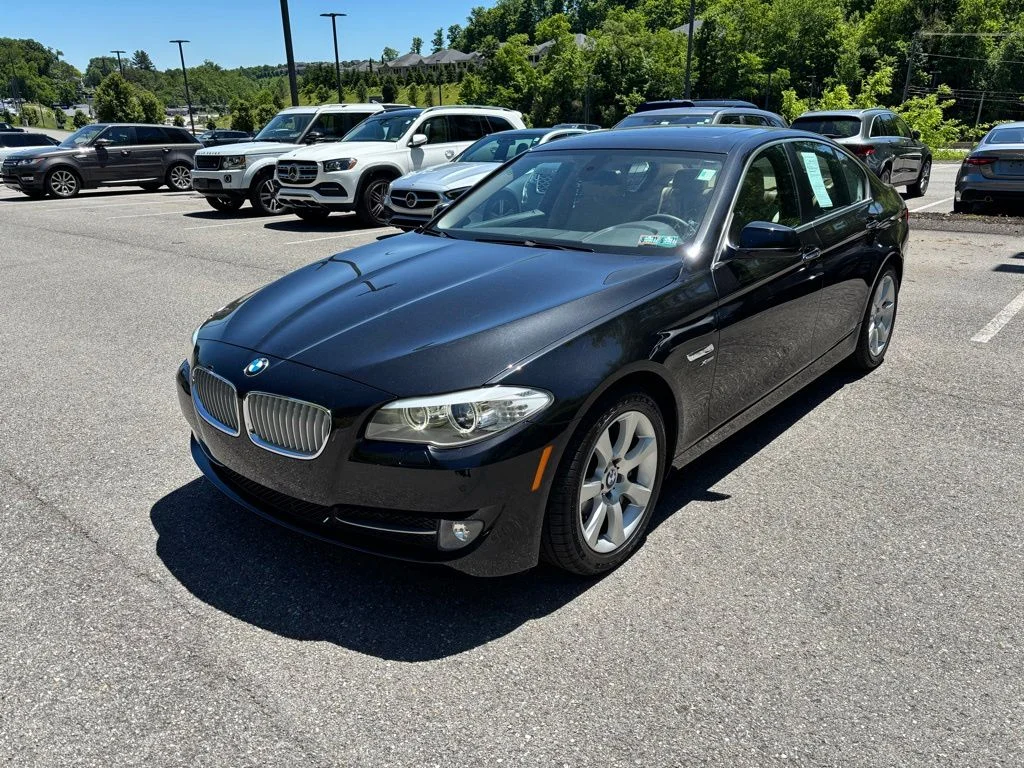 2011 BMW 5 Series 550i xDrive Sedan's photo