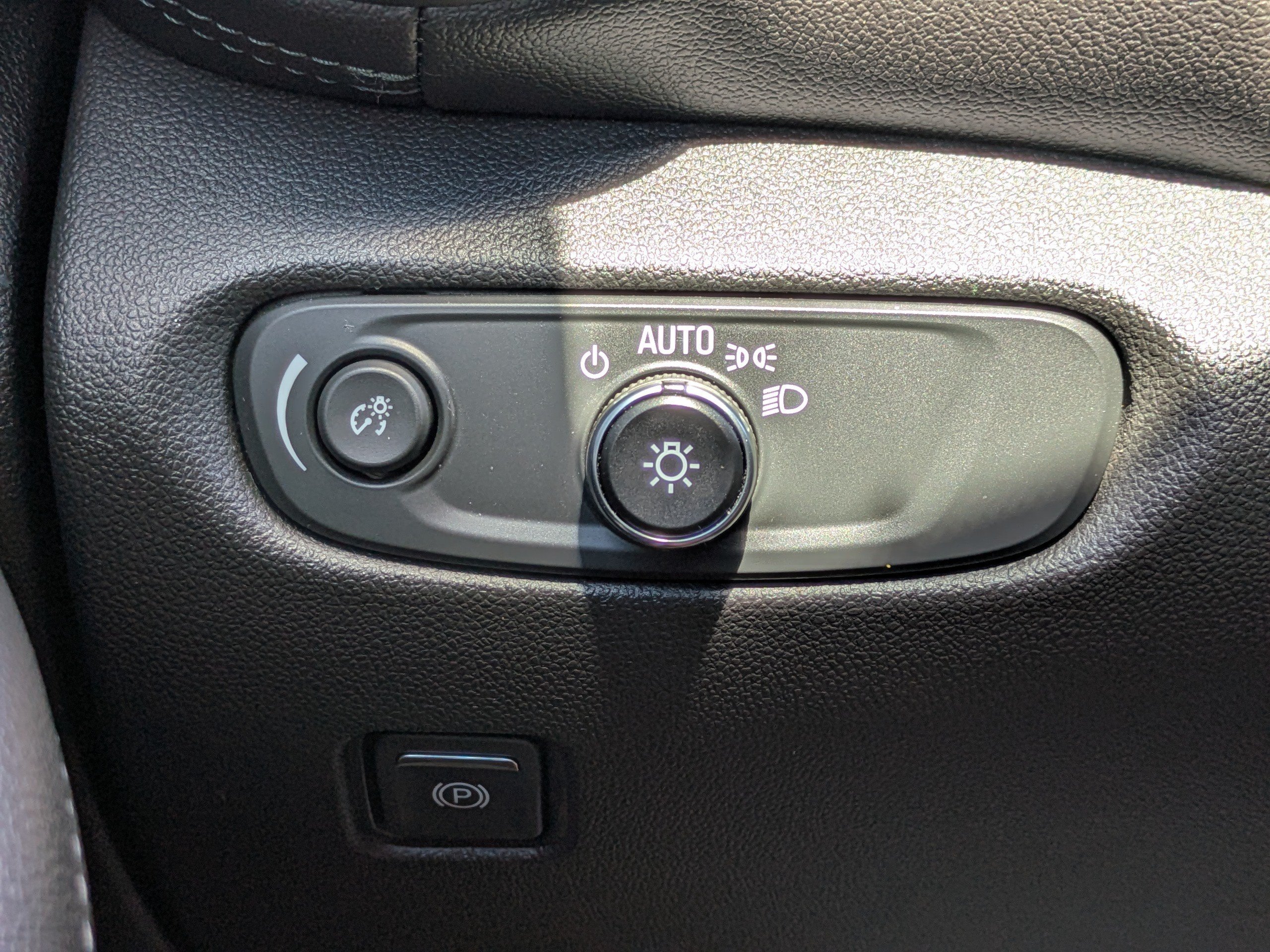 Used 2021 Pewter Metallic Chevrolet LT image 21