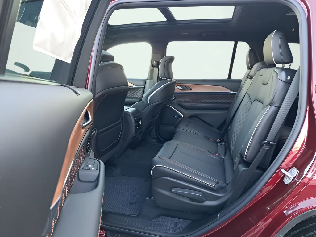 New 2025 Velvet Red Pearl-Coat Exterior Paint Jeep Summit image 12