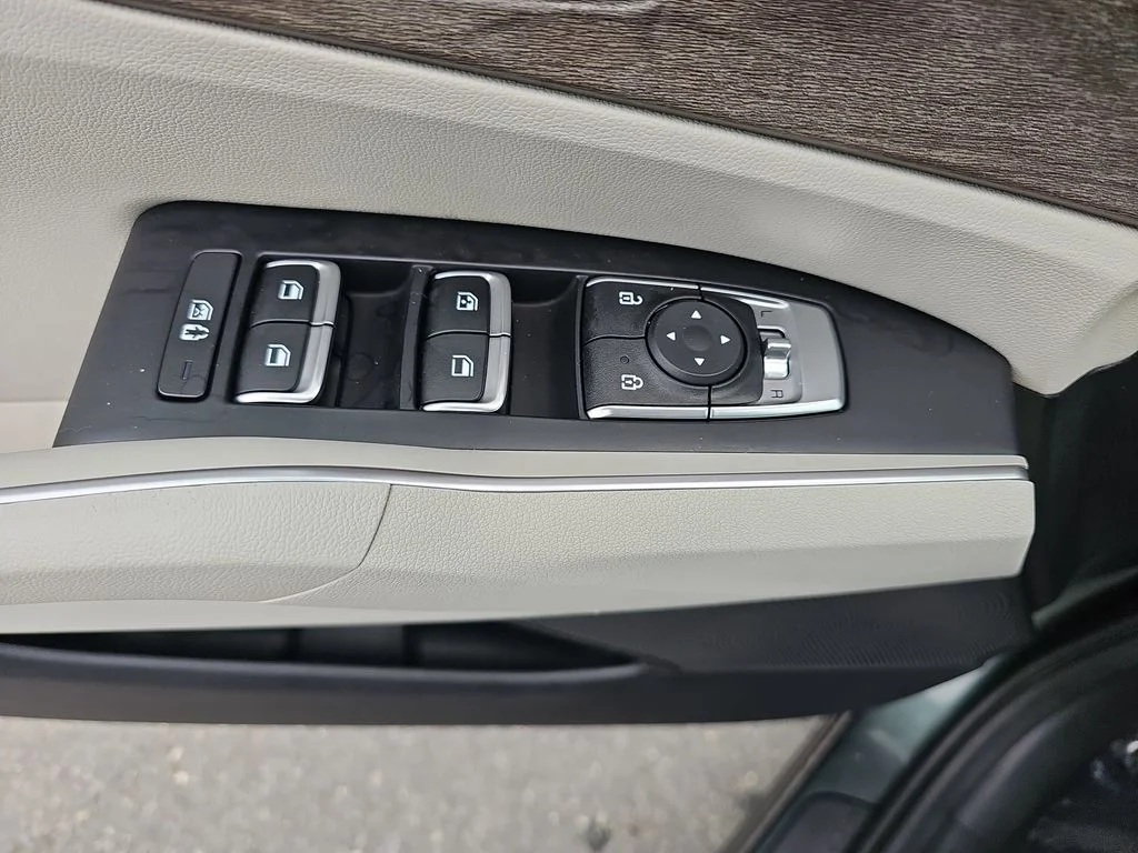 Used 2022 Green Kia X-Line EX image 28