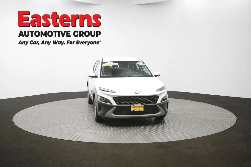 Used 2022 White Hyundai SE image 48