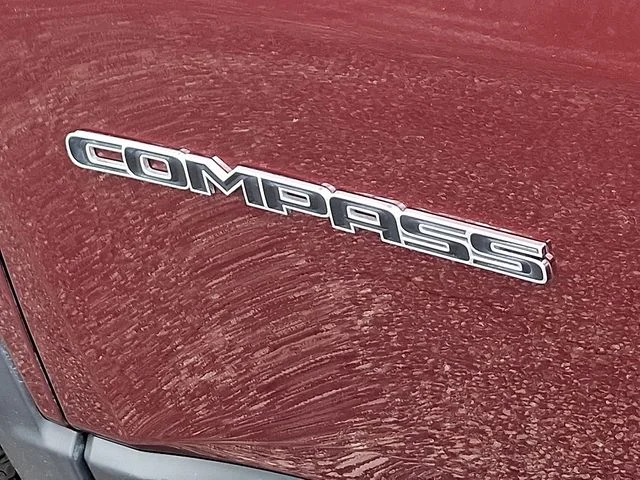 Used 2022 Red Jeep Latitude image 31