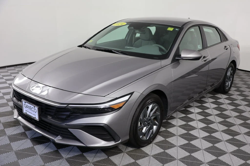 Certified Used 2024 Fluid Metal Hyundai SEL image 4