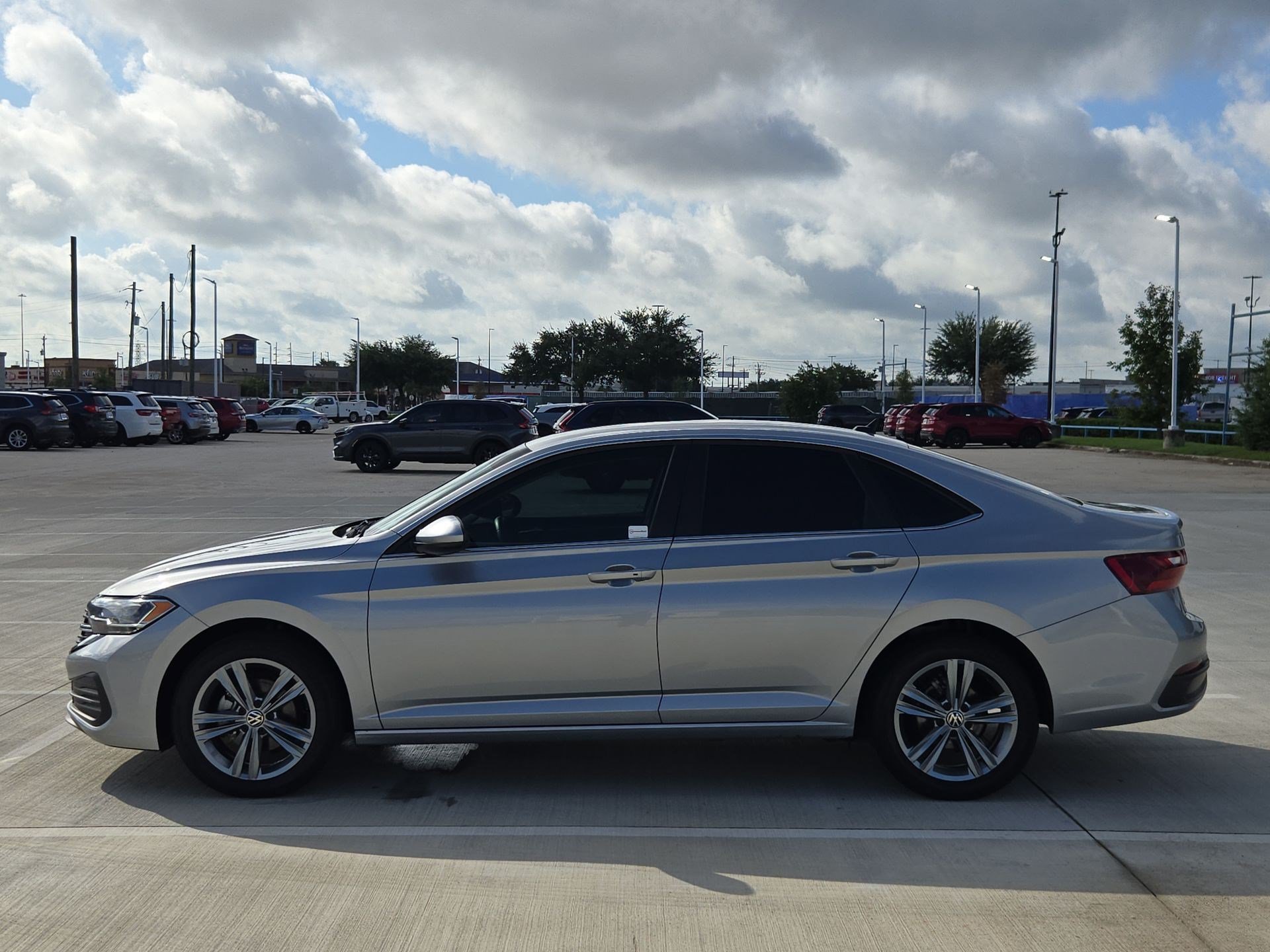 Used 2024 Silver Volkswagen SE image 6