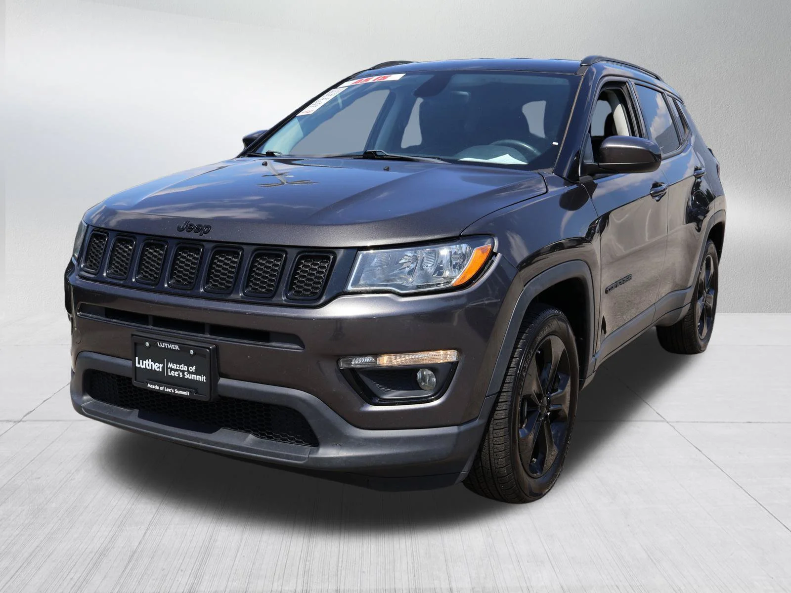 Used 2018 Granite Crystal Metallic Clearcoat Jeep Altitude image 3