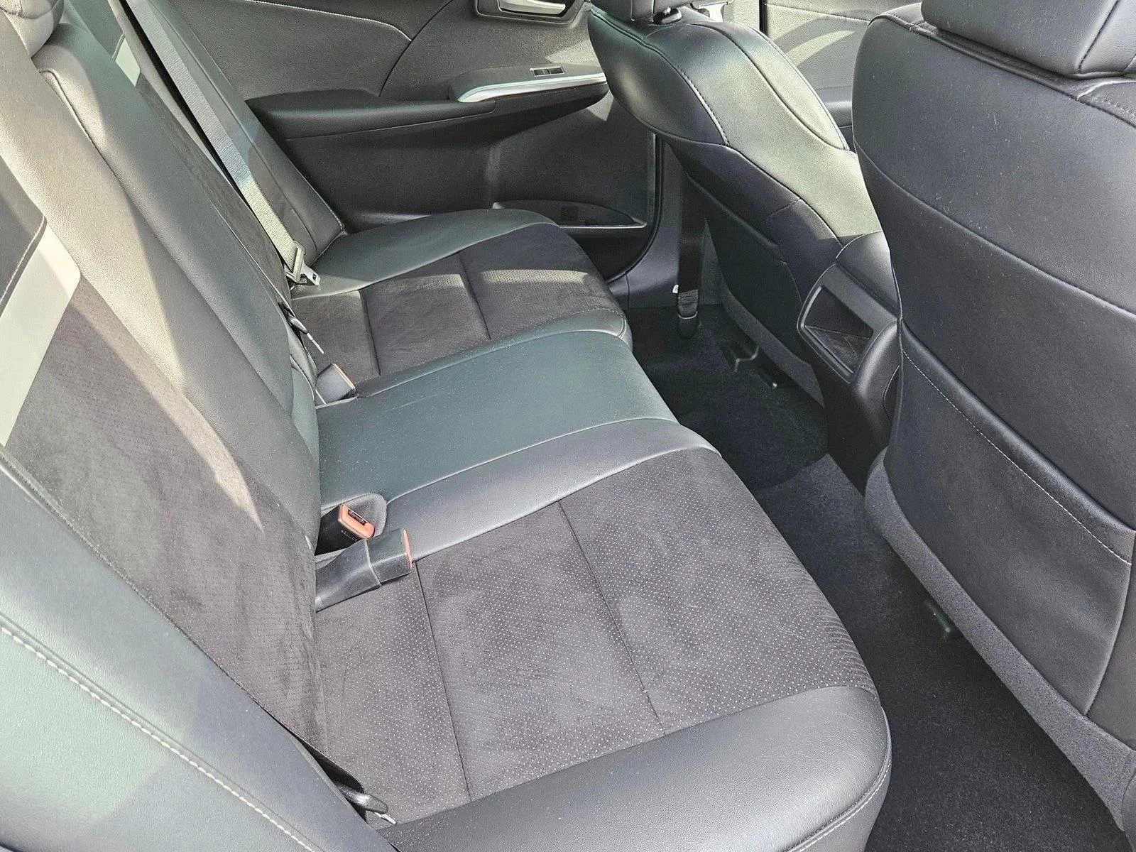 Used 2014 Classic Silver Metallic Toyota SE image 20
