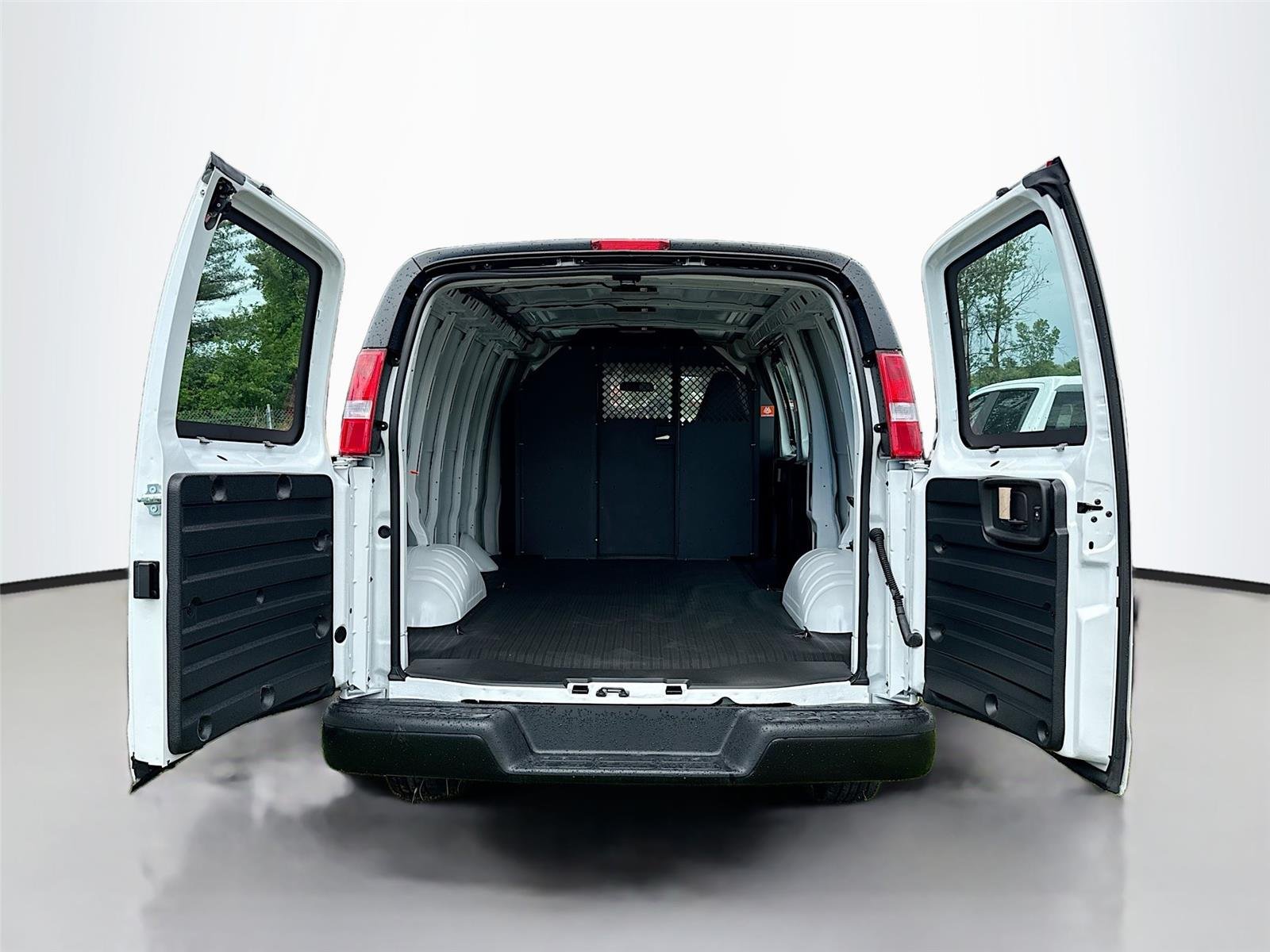 2026 Chevrolet Express Cargo Work Van - Photo 17