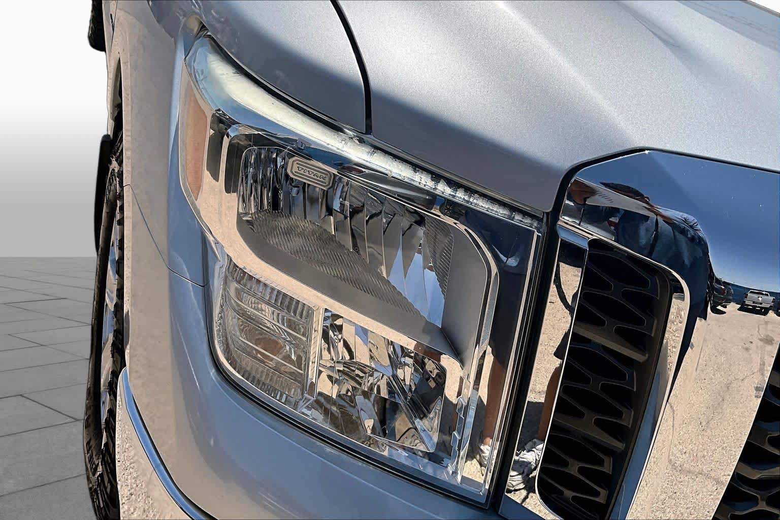 Used 2018 Brilliant Silver Nissan SV image 27