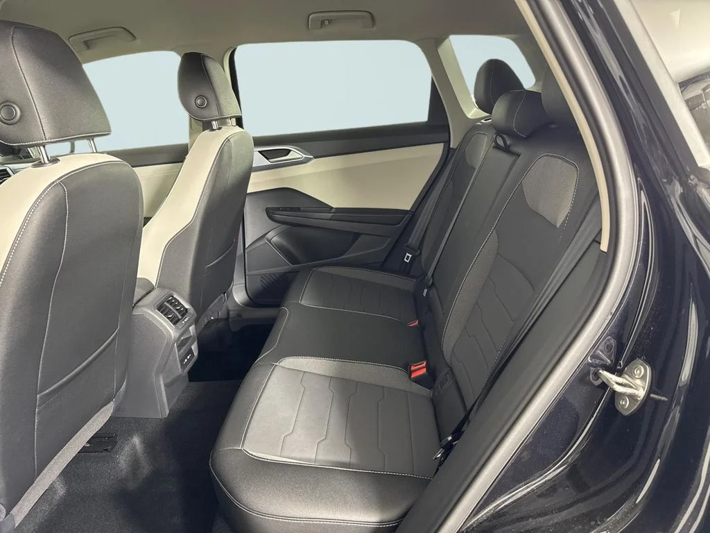New 2026 Black Volkswagen 1.5T SE image 13