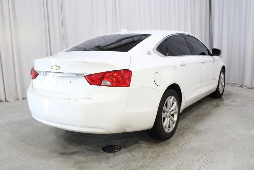 Used 2018 White Chevrolet LT image 25
