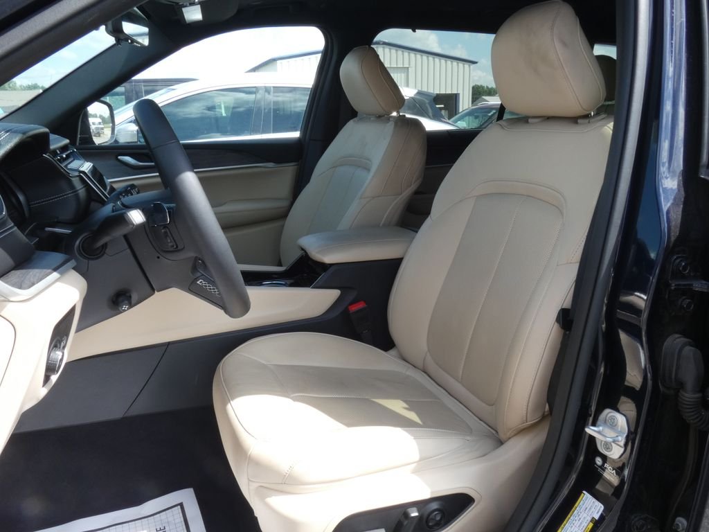 Used 2023 Black Jeep Limited image 6