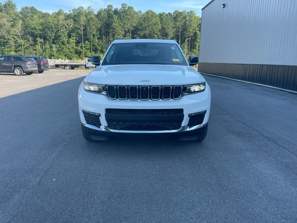 Used 2023 White Jeep Limited image 2