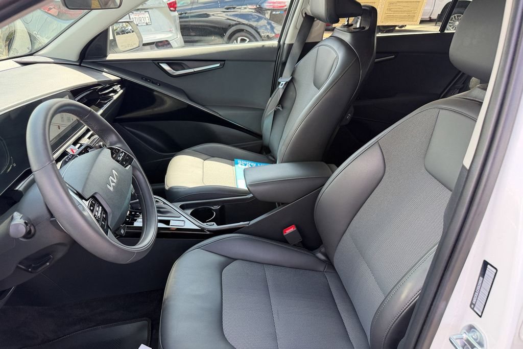 Used 2025 White Kia EX image 10