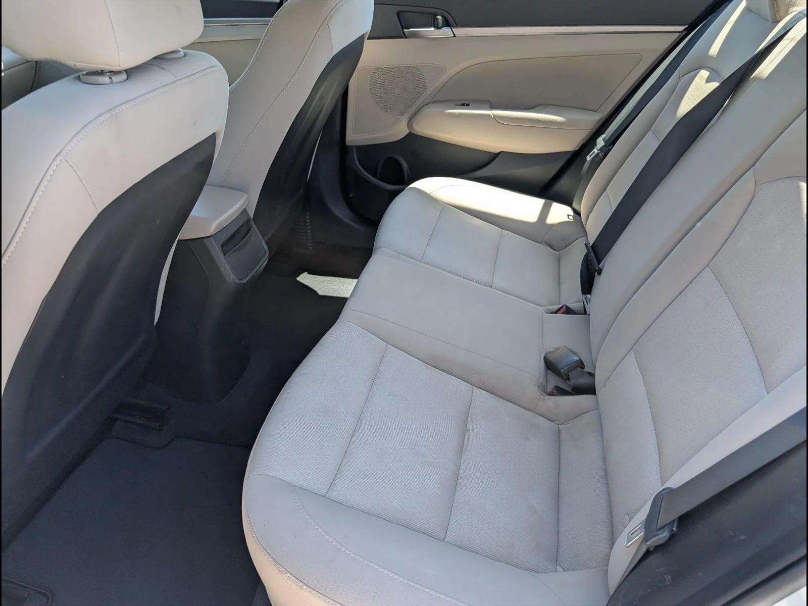 Used 2017 Quartz White Pearl W8 Hyundai SE image 10
