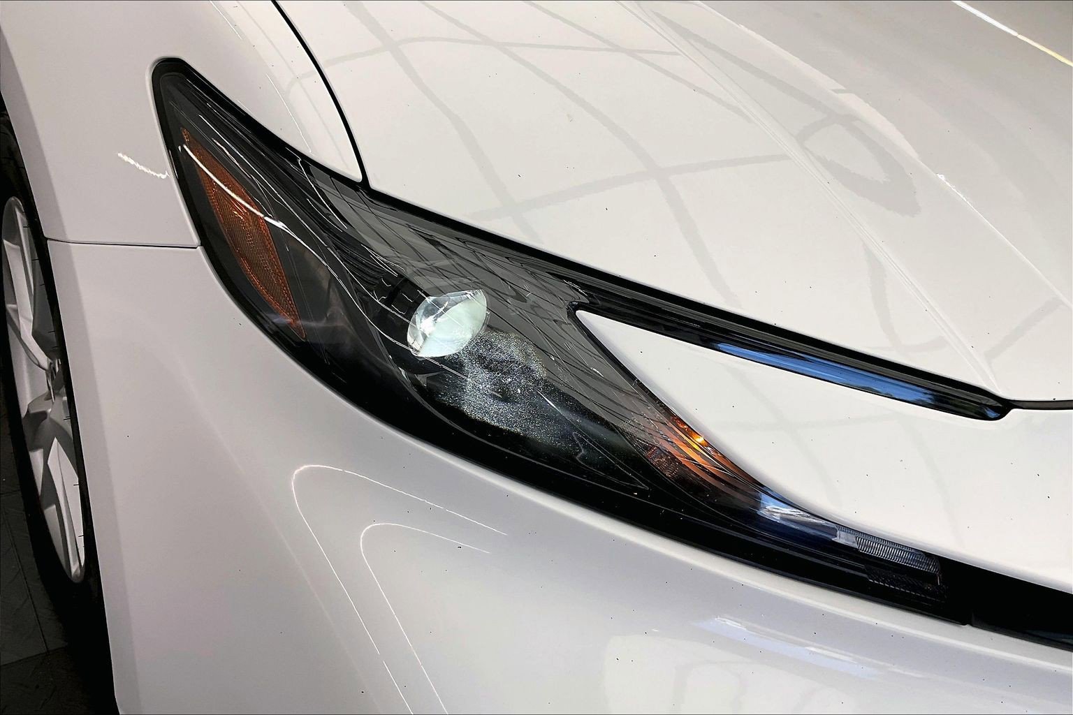 Used 2025 Ice Cap Toyota LE image 29
