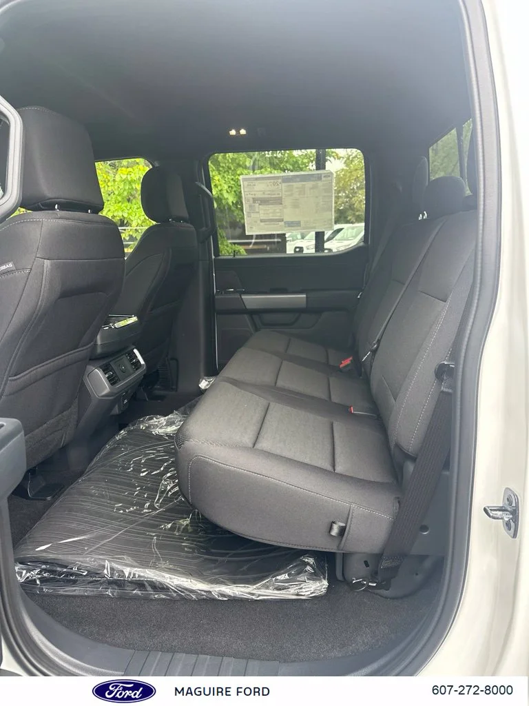 New 2026 Oxford White Ford XLT image 9