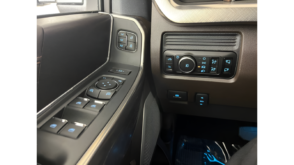 New 2026 Star White Metallic Tri-Coat Ford F-350® King Ranch® image 17