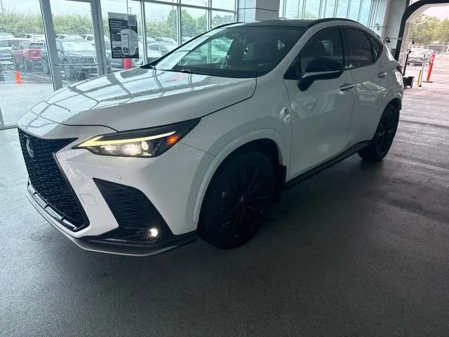 Used 2024 Ultra White Lexus NX 350 F SPORT Handling image 3