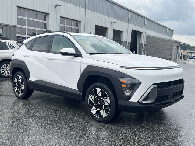 Used 2025 White Hyundai SEL image 15
