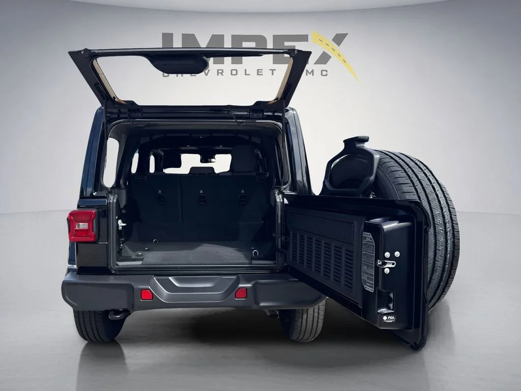 Used 2025 Black Jeep Sahara image 26