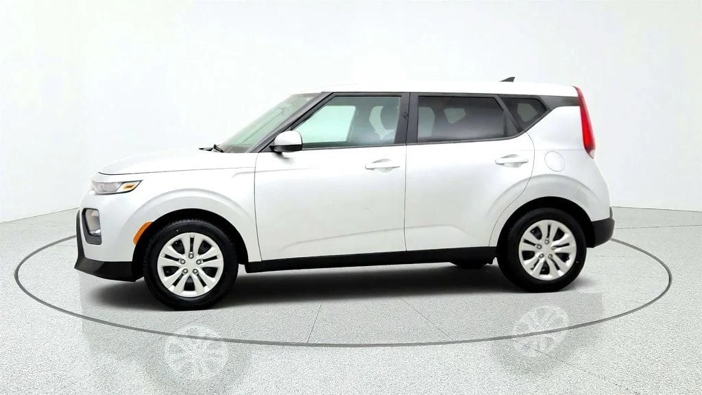 Used 2021 Sparkling Silver Kia LX IVT image 8