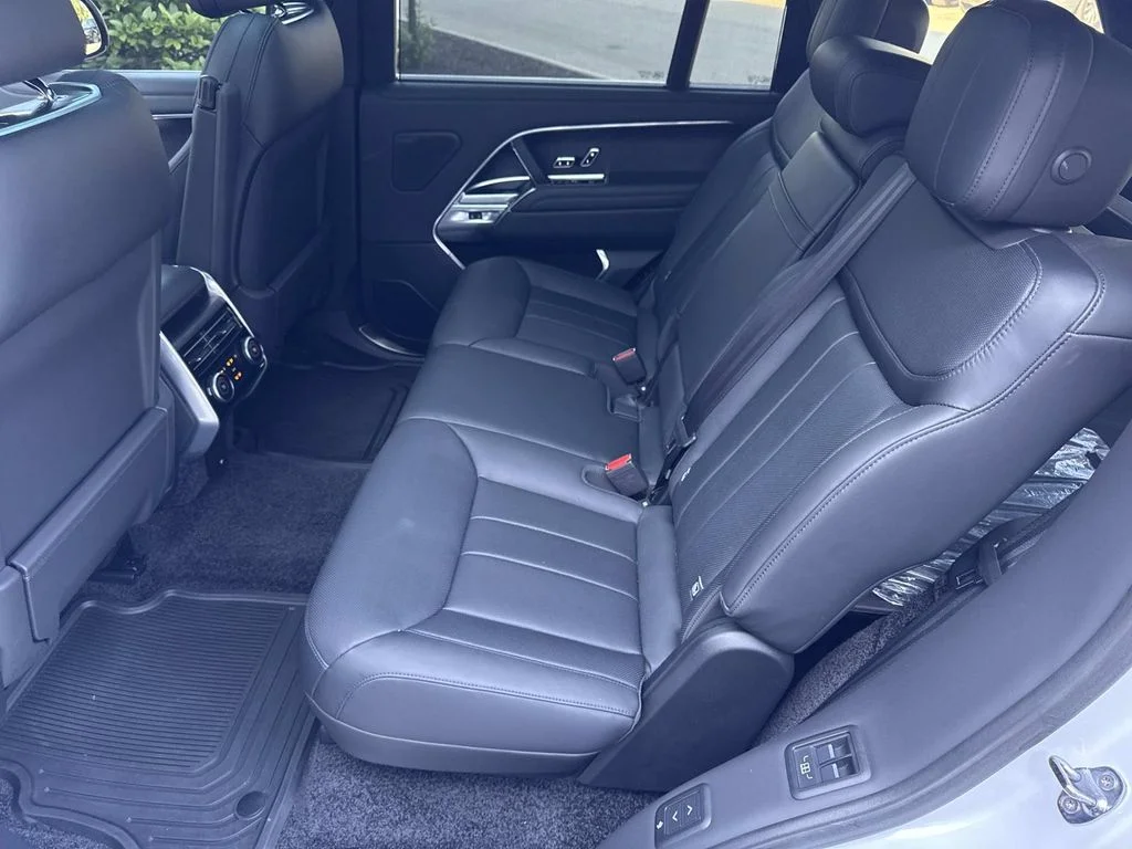 Used 2025 White Land Rover SE image 16