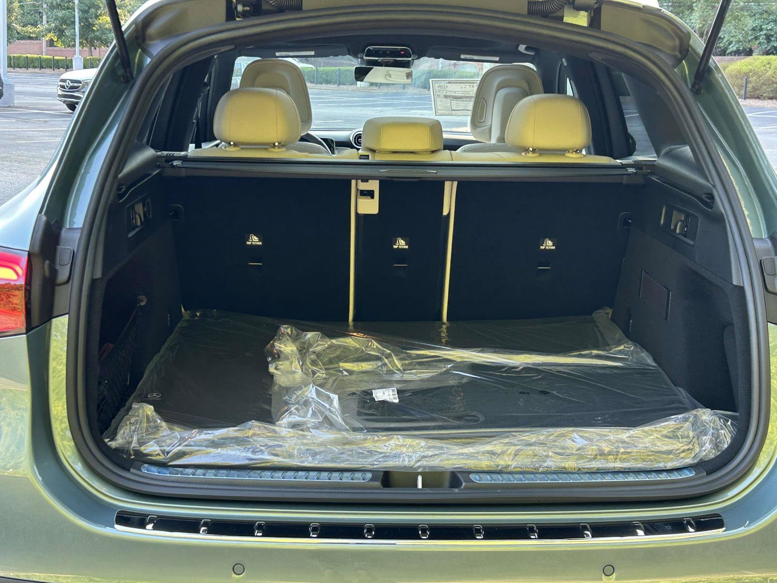 New 2027 Verde Silver Metallic Mercedes-Benz GLC 300 SUV image 9