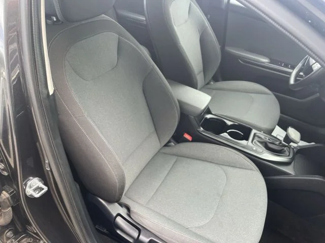 2025 Kia K4 LXS - Photo 40