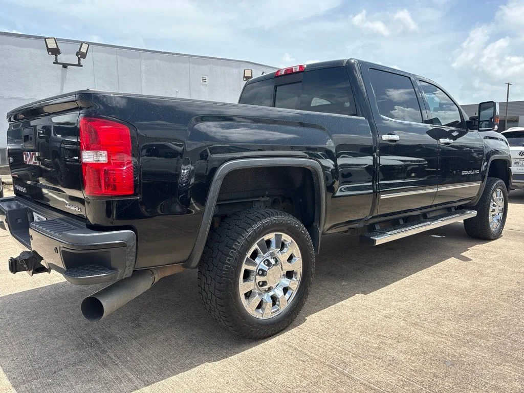 Used 2016 Black GMC Denali image 4