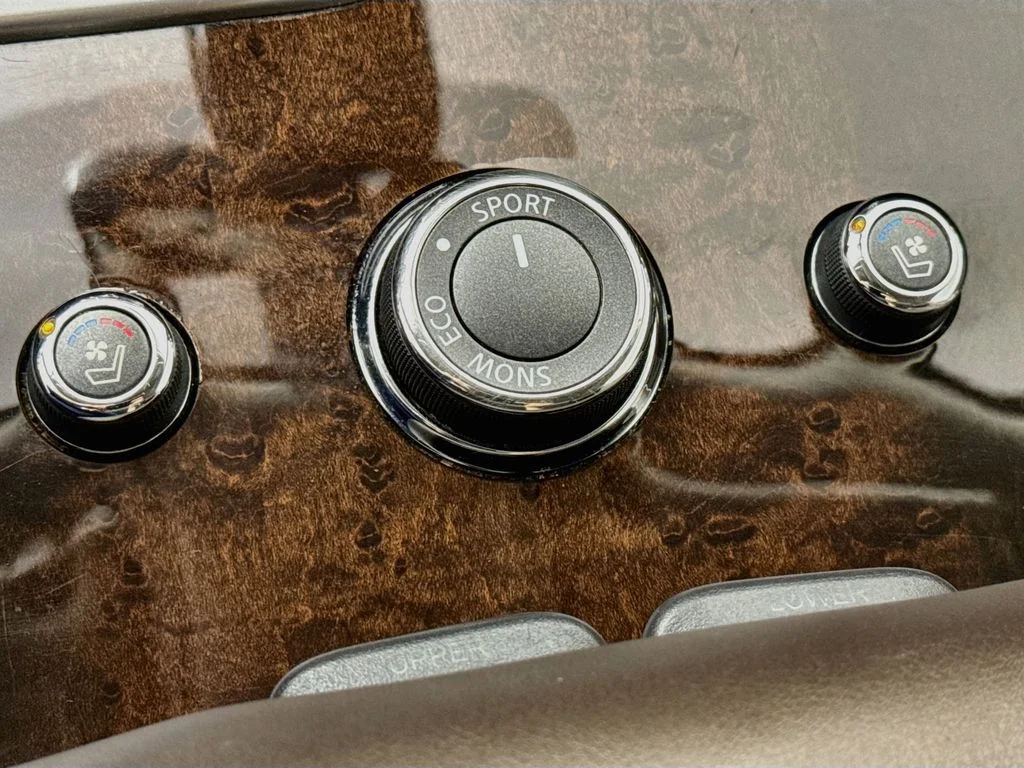 Certified Used 2019 White INFINITI LUXE image 26