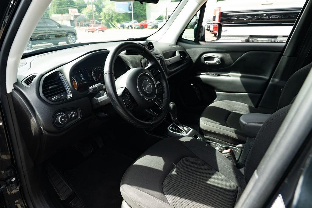 Used 2019 Black Clearcoat Jeep Latitude image 19