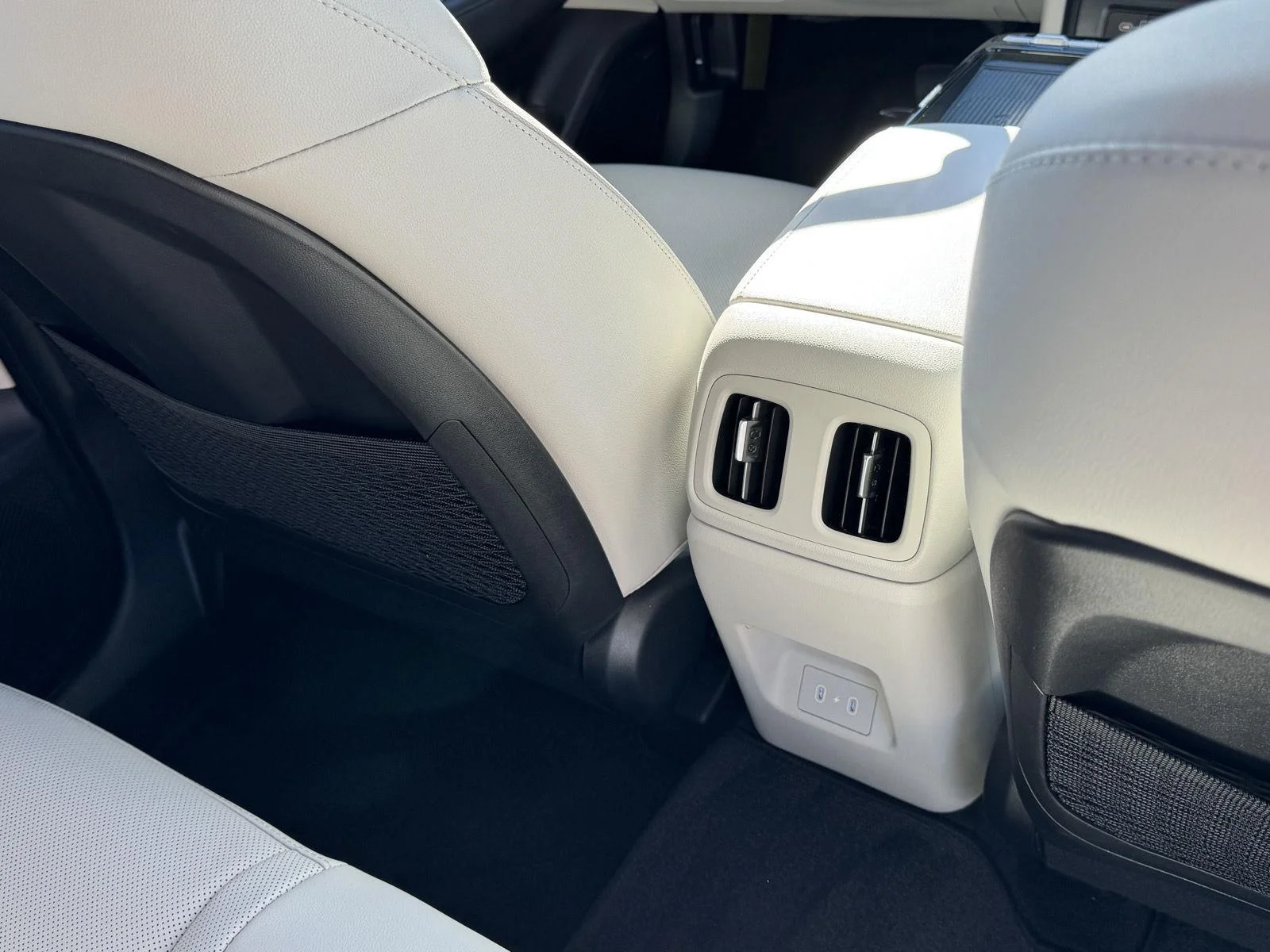 2025 Hyundai Tucson Limited - Photo 19