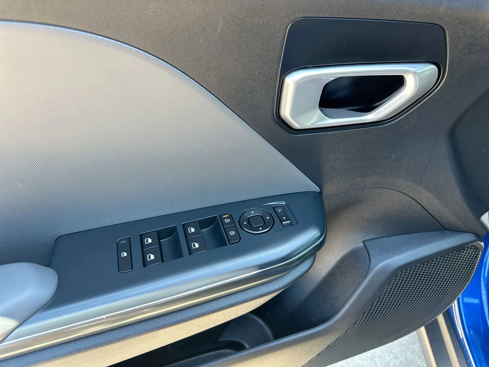 Used 2025 Deep Sea Blue Kia LXS image 13