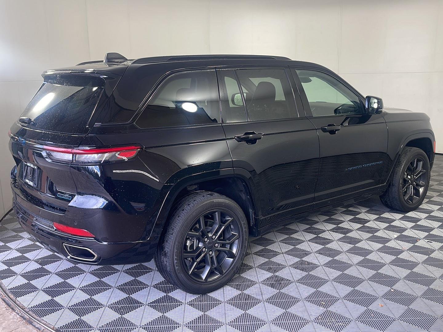 Used 2023 Diamond Black Crystal Pearlcoat Jeep 30th Anniversary image 6
