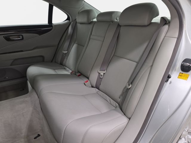 Used 2007 Silver Lexus 460 L image 13