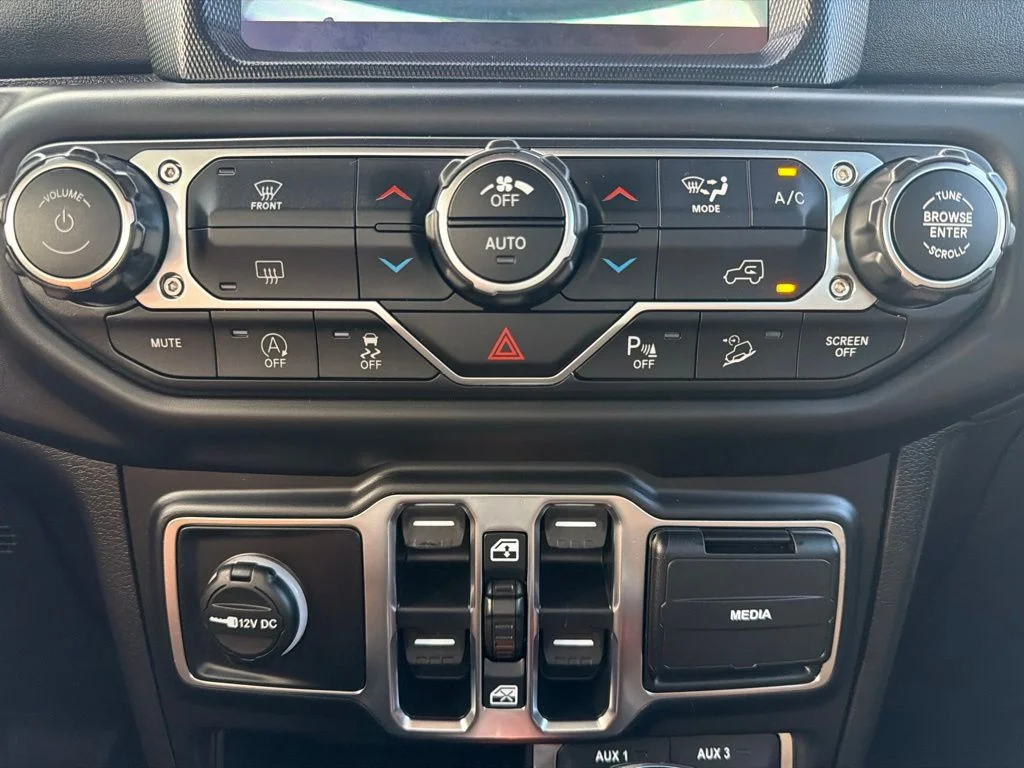 Used 2020 White Jeep Unlimited Sahara image 38