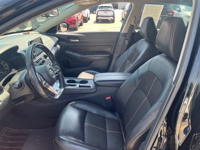 Used 2022 Super Black Nissan 2.5 SR image 12