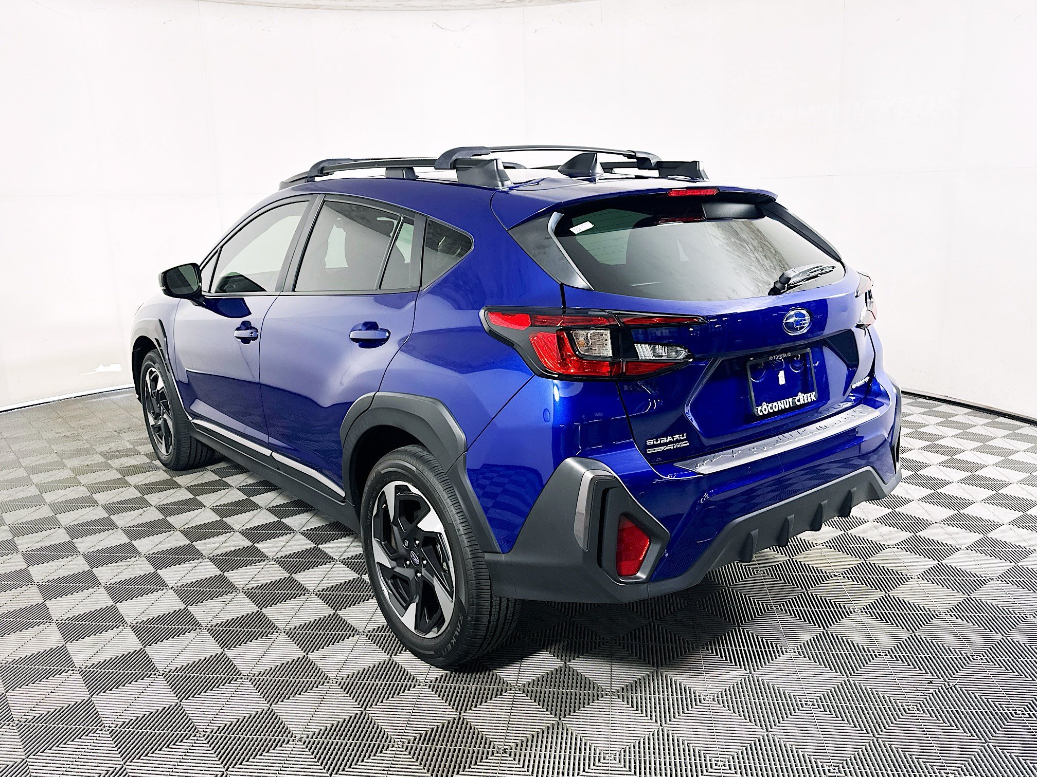 Used 2025 Sapphire Blue Pearl Subaru Limited image 5