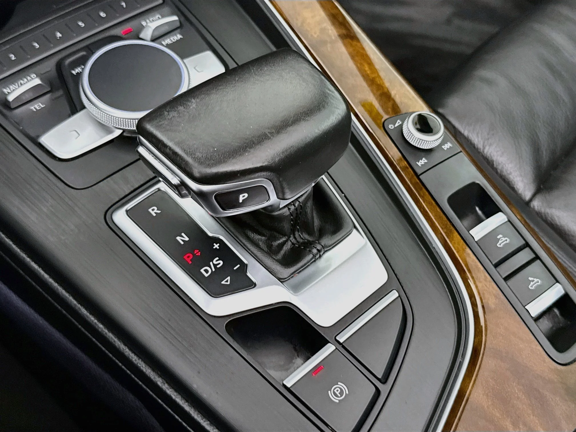 Used 2018 Black Metallic Audi Premium Plus image 18