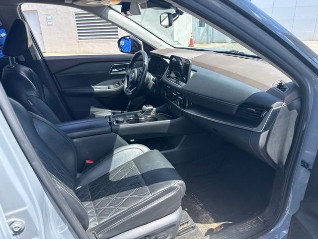 Used 2021 Gray Nissan Platinum image 11