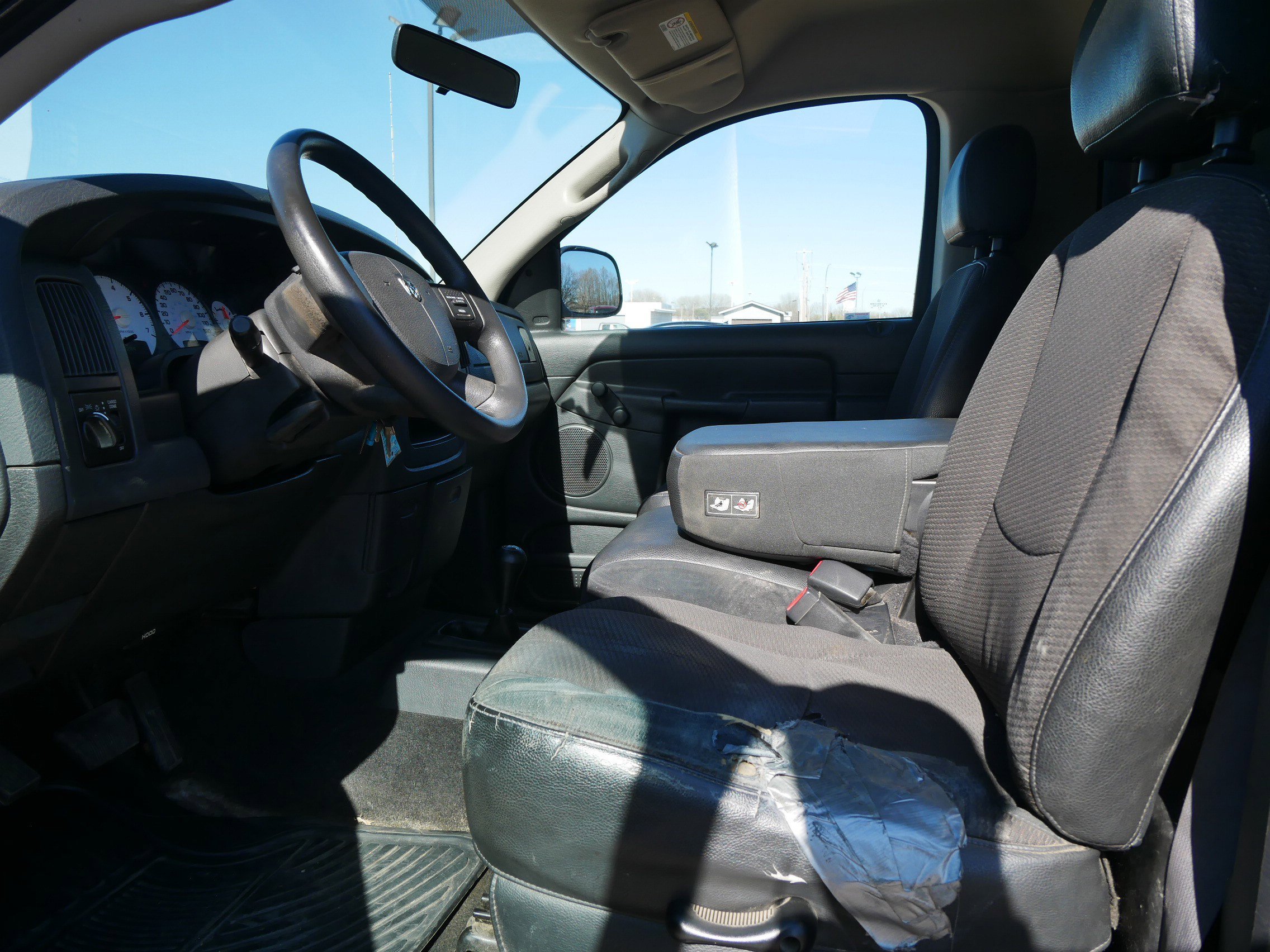 Used 2005 Blue Dodge  image 25