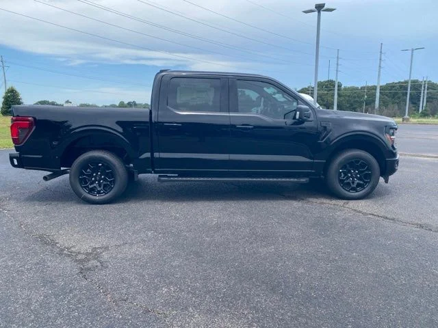 New 2026 Agate Black Metallic Ford XLT image 9