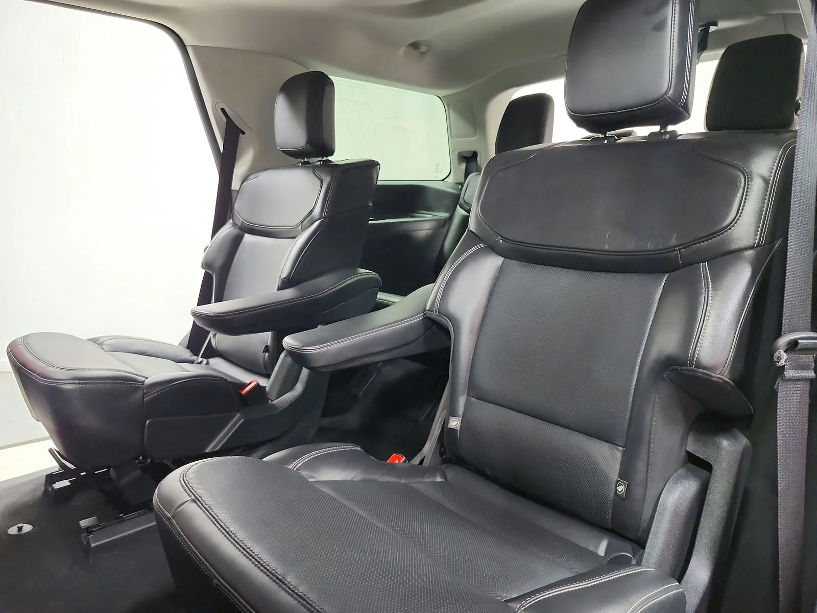 Used 2025 Black Ford Platinum image 41