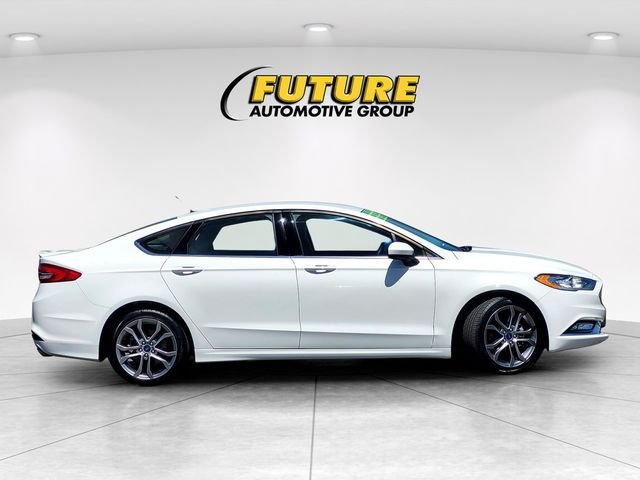 Used 2017 White Ford SE image 3